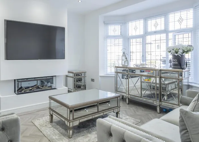 Ryan I Air I Bnb - 102 Mill Street - Free Parking