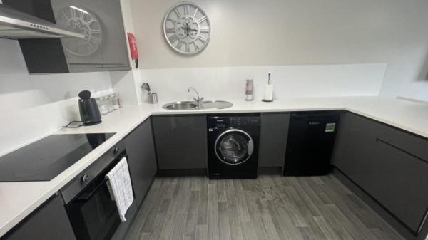 Ryan I Air I - 102 Mill Street - Free Parking Aparthotel Liverpool