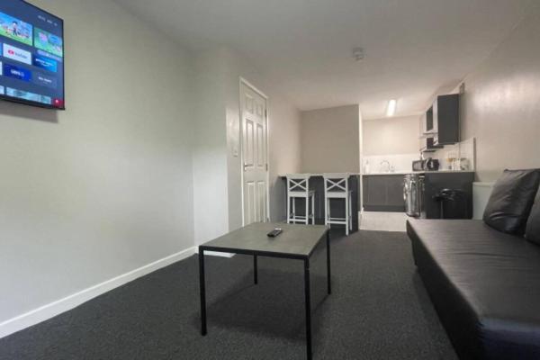 Ryan I Air I - 102 Mill Street - Free Parking Liverpool