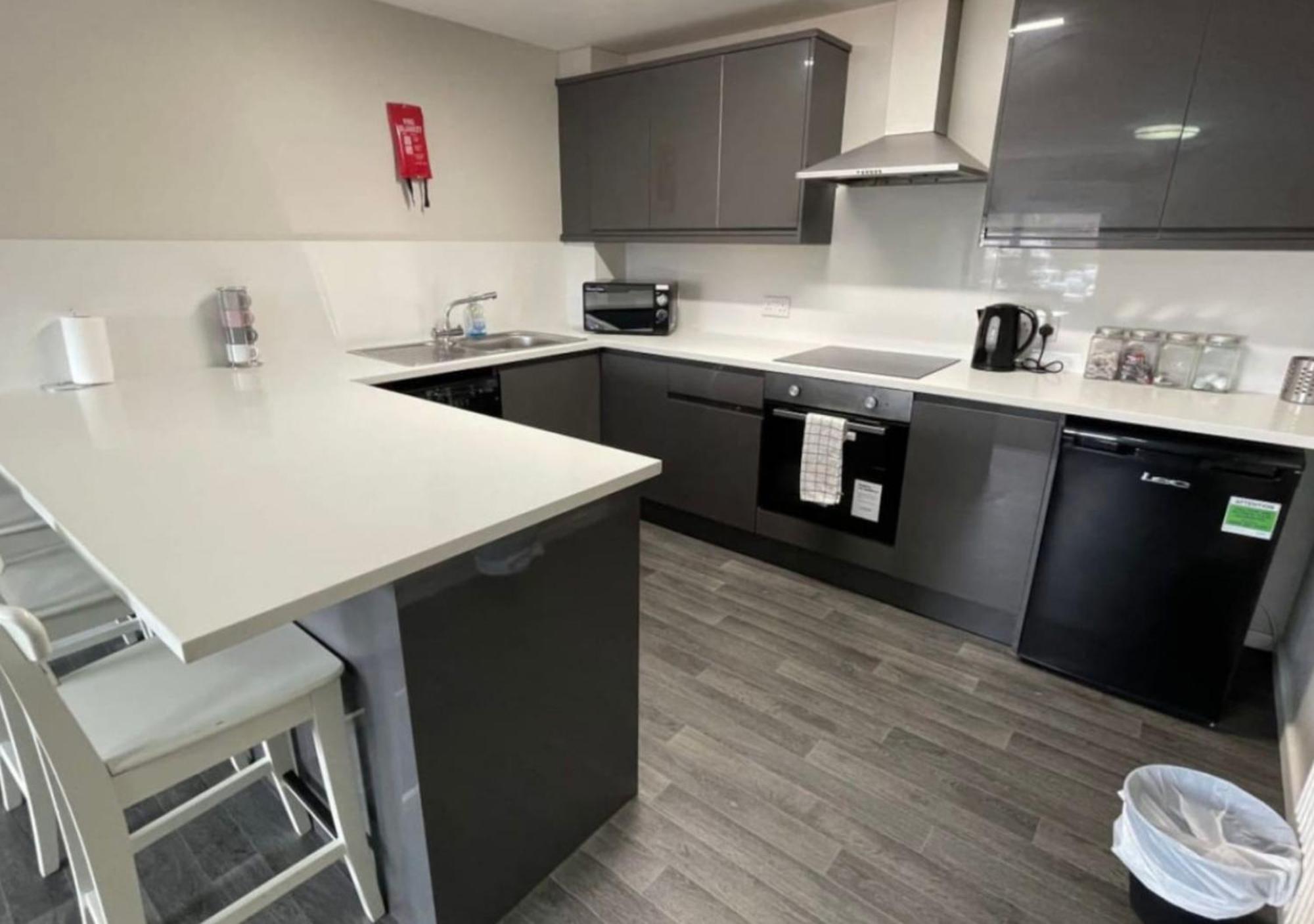 Aparthotel Ryan I Air I - 102 Mill Street - Free Parking *